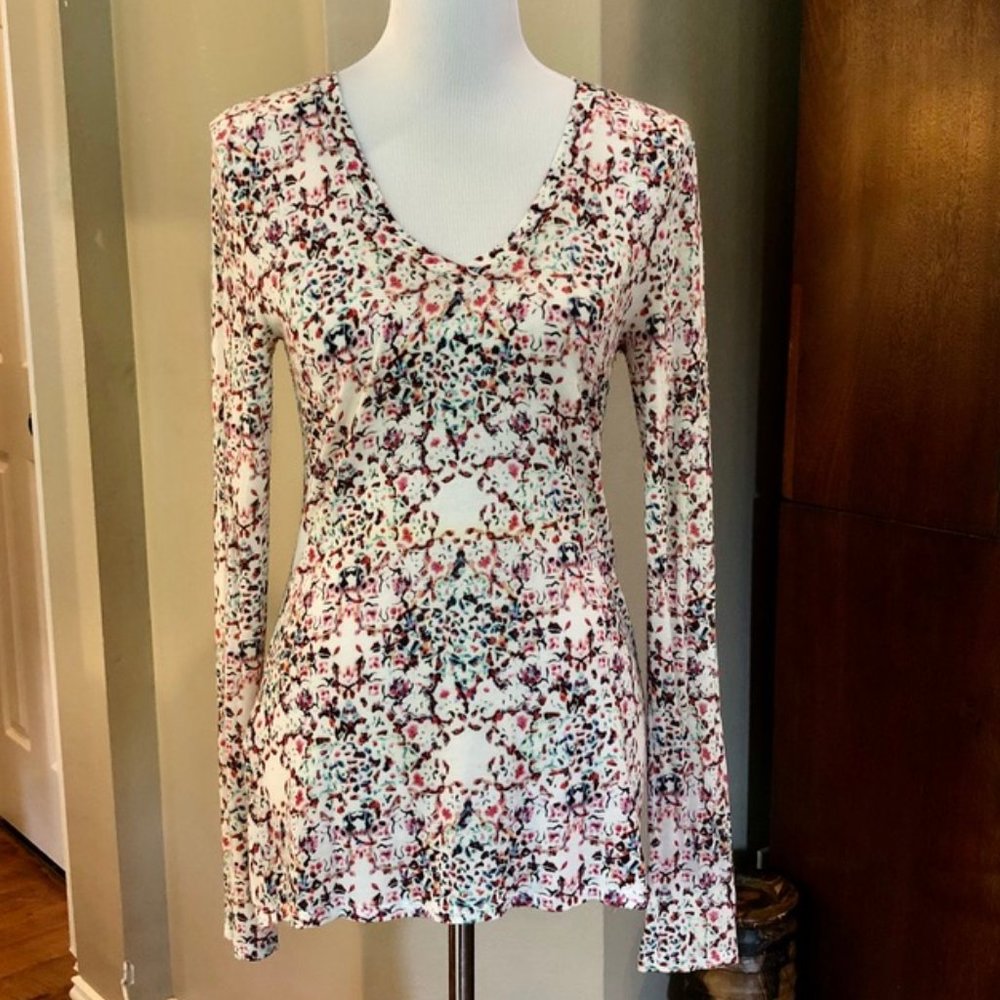 BCBGMAXAZRIA LONG-SLEEVED V-NECK T-SHIRT